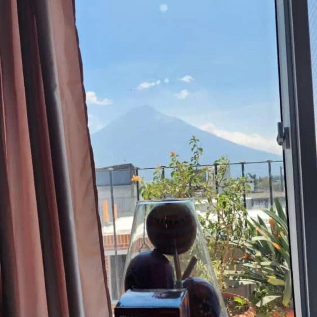 Konukevi Habitacion Acogedora, Vista A Los Volcanes Desde Balcon Wifi 60 Megas C Antigua Guatemala